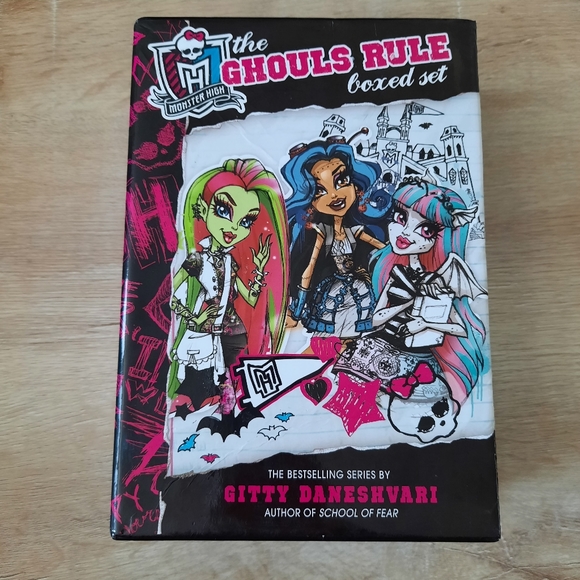 Monster High "The Ghouls Rule" Hardcover Boxed Set - Picture 2 of 11